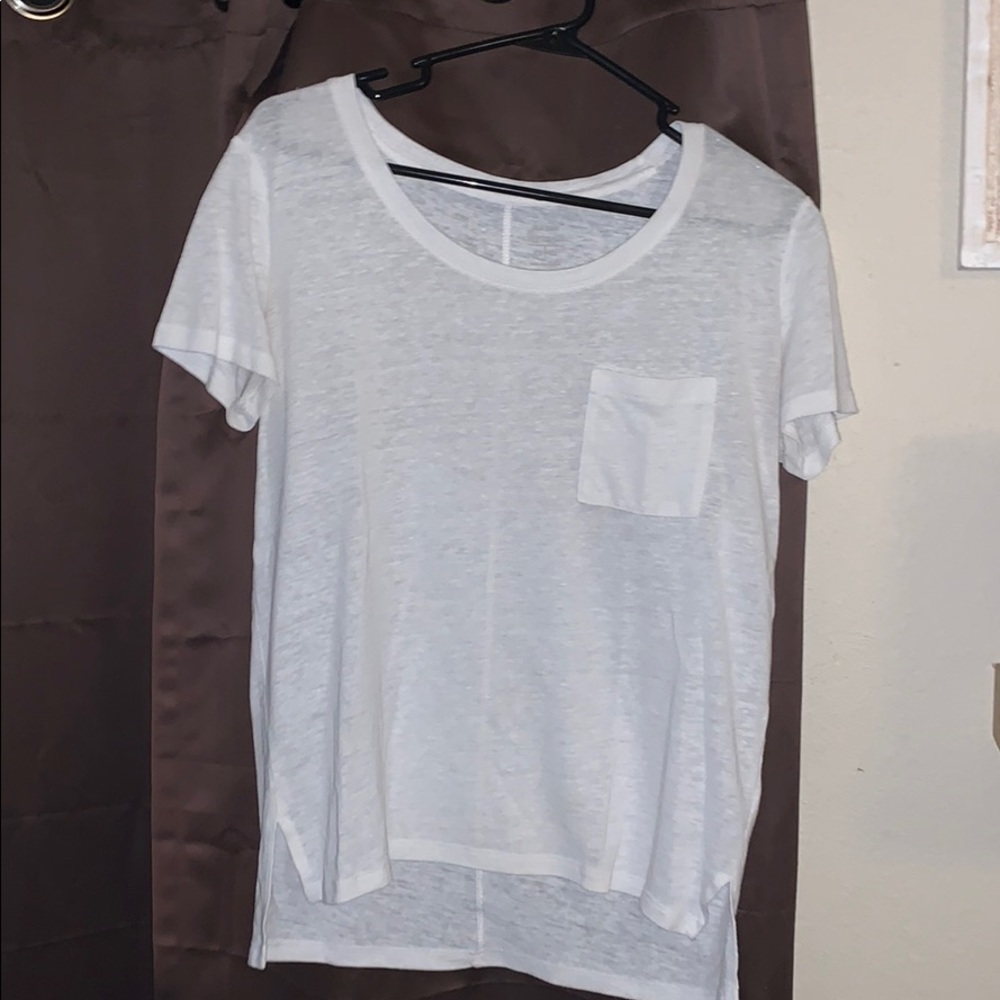basic white tee❤️ old navy! super cute🤩